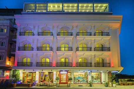 The Magnaura Palace Hotel - Image 17