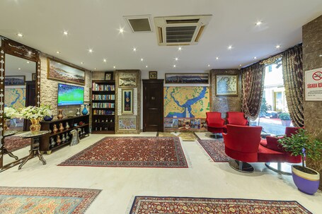 The Magnaura Palace Hotel - Image 9