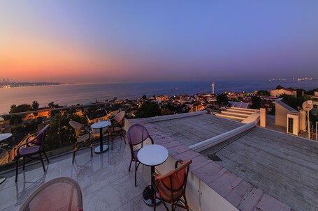 The Magnaura Palace Hotel - Image 1