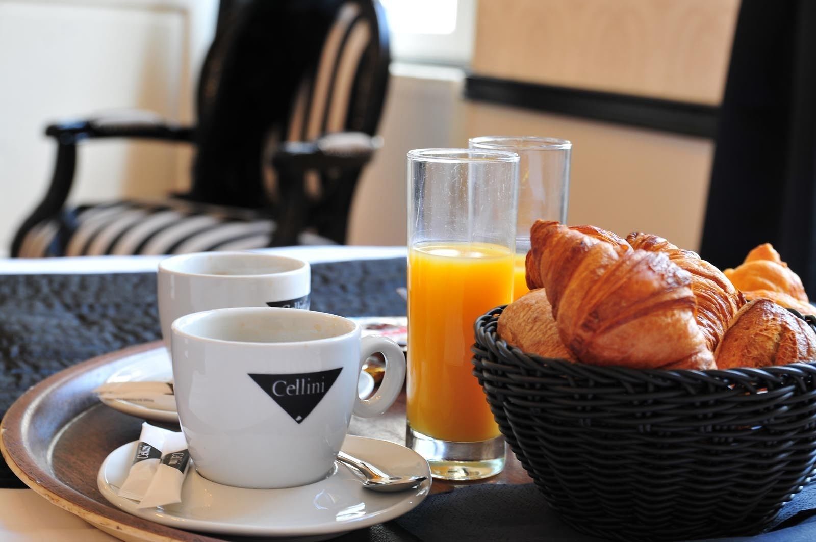 Daily buffet breakfast for a fee