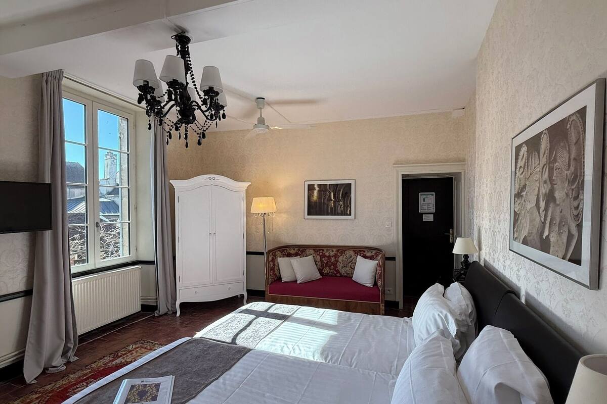 Twin Room (Prosper Mérimée)