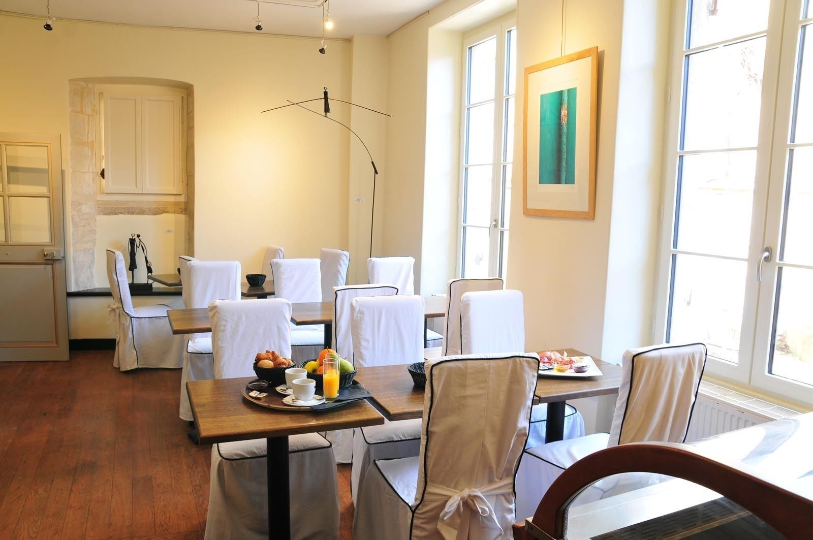 daily continental breakfast (eur 17 per person)