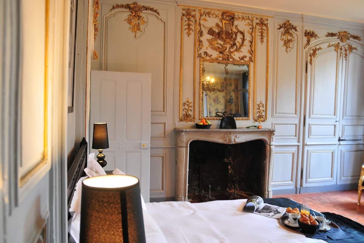 double room (paul claudel) | minibar, individually decorated, individually furnished, desk