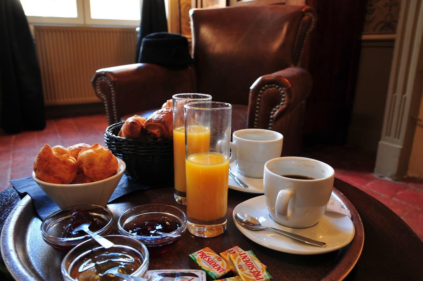 Daily buffet breakfast (EUR 19 per person)