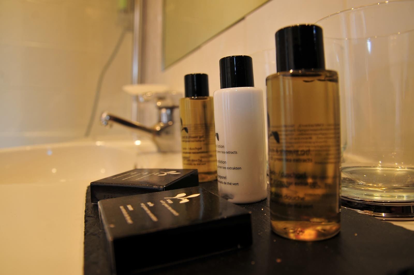 twin room (prosper mérimée) | bathroom amenities | hair dryer, towels