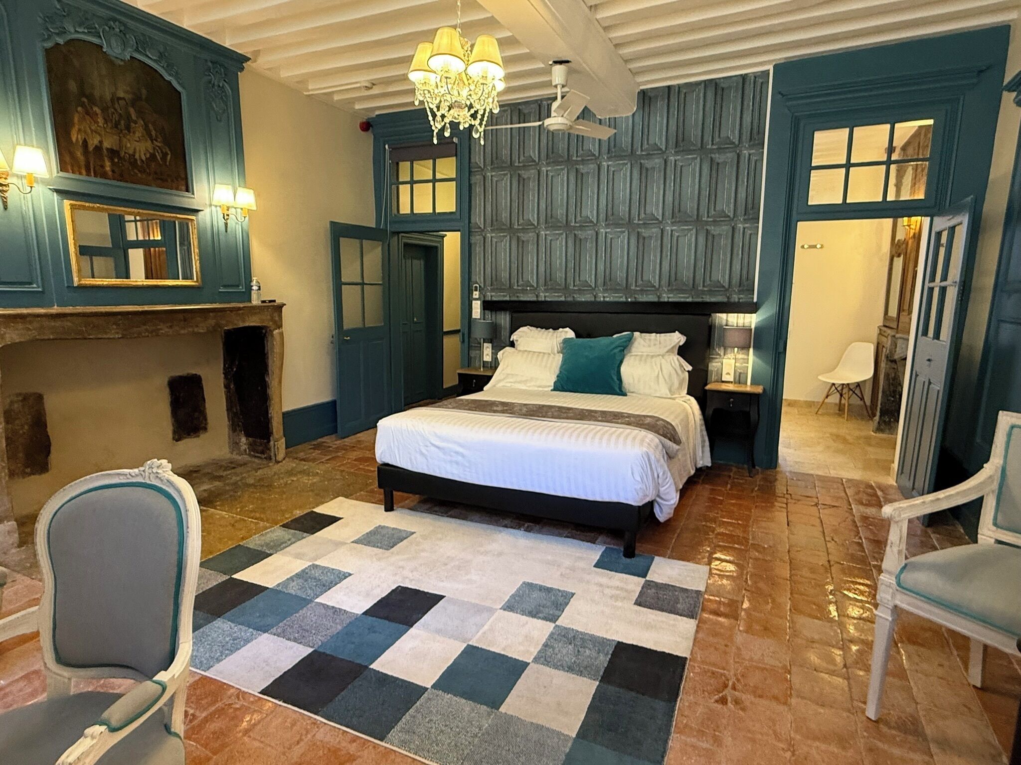 Chambre Double (Max-Pol Fouchet) | Minibar, décoration personnalisée, ameublement personnalisé, bureau