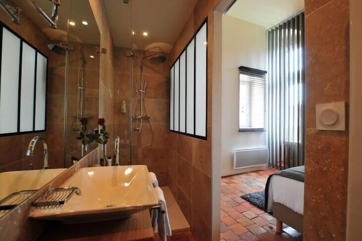 double room (ducs) | bathroom sink