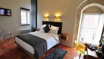 1 slaapkamer, luxe beddengoed, een minibar, een bureau