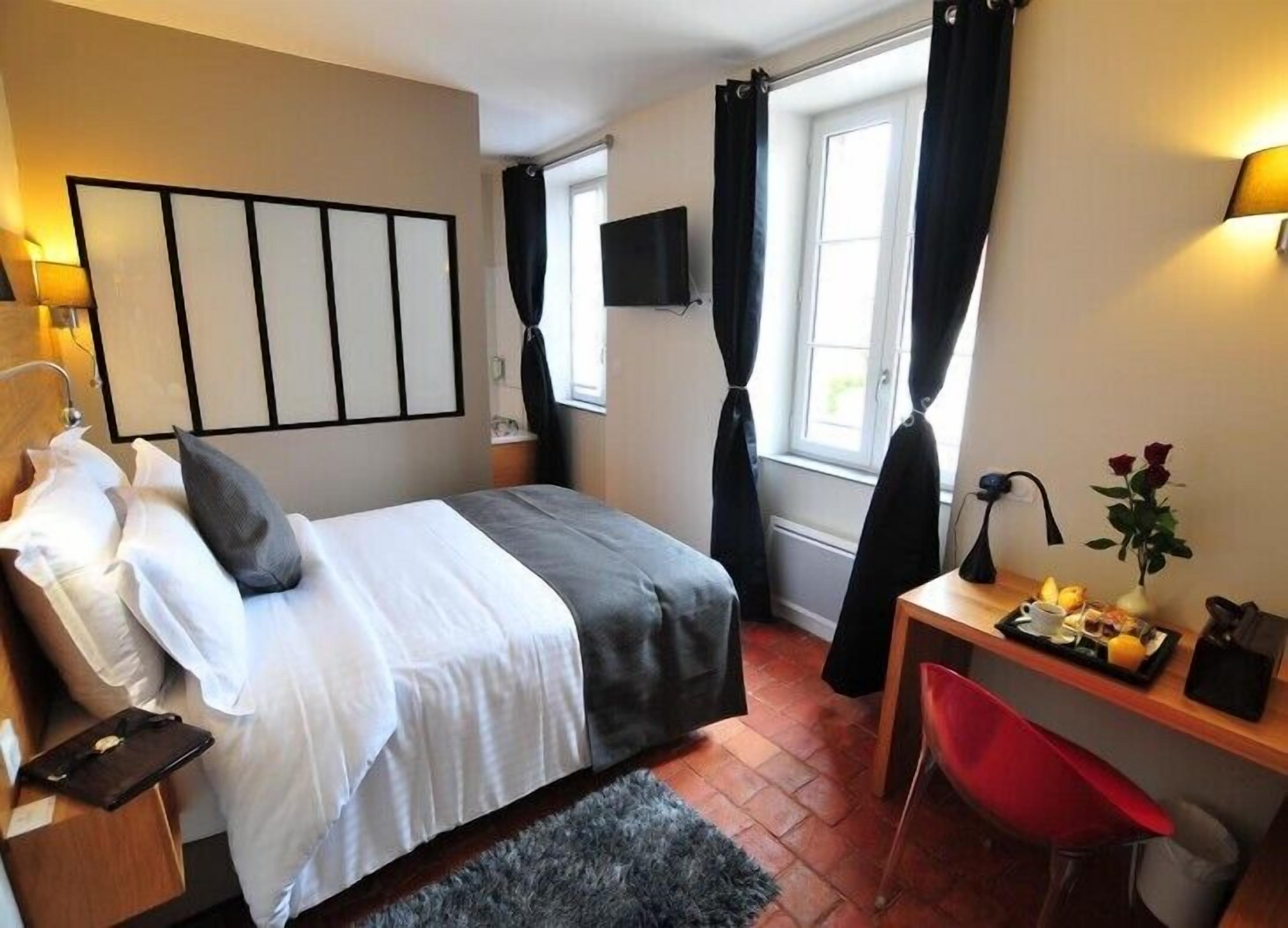 double room (parvis) | premium bedding, minibar, desk, soundproofing