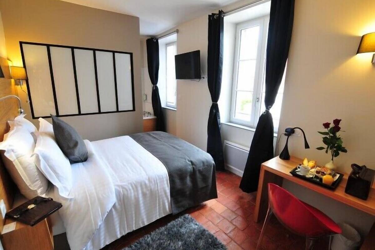 double room (parvis) | premium bedding, minibar, desk, soundproofing