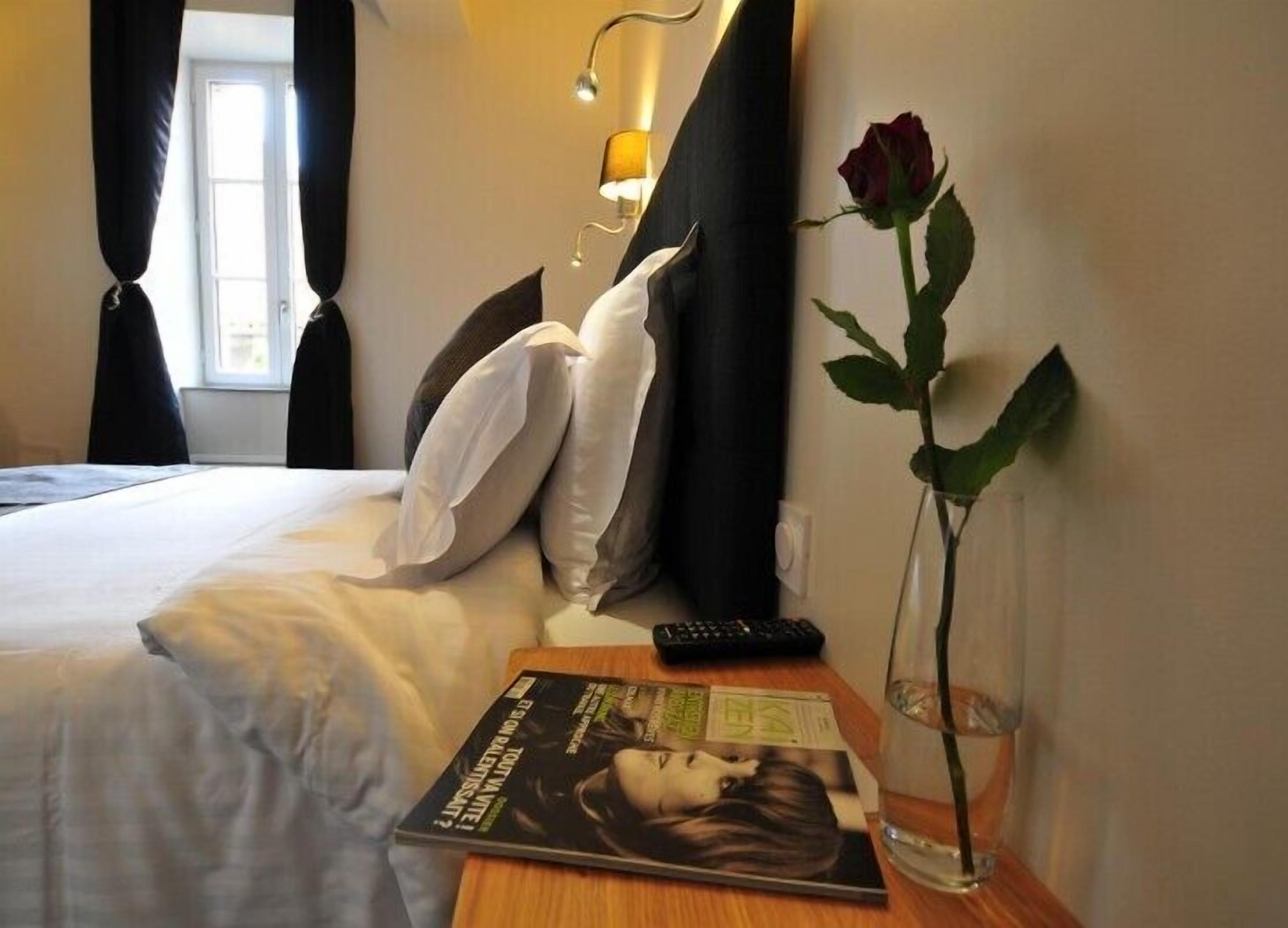 double room (basilique) | premium bedding, minibar, desk, soundproofing