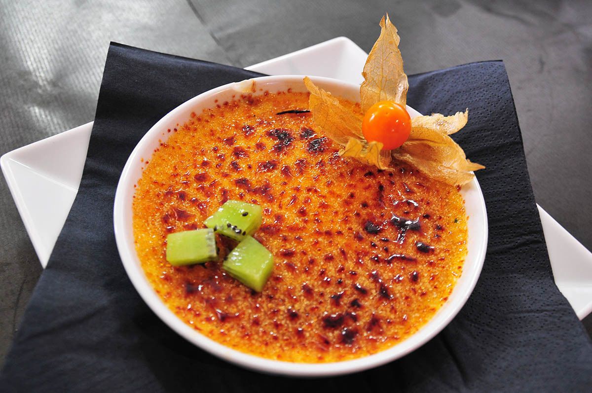 breakfast, lunch, dinner served; local cuisine, al fresco dining