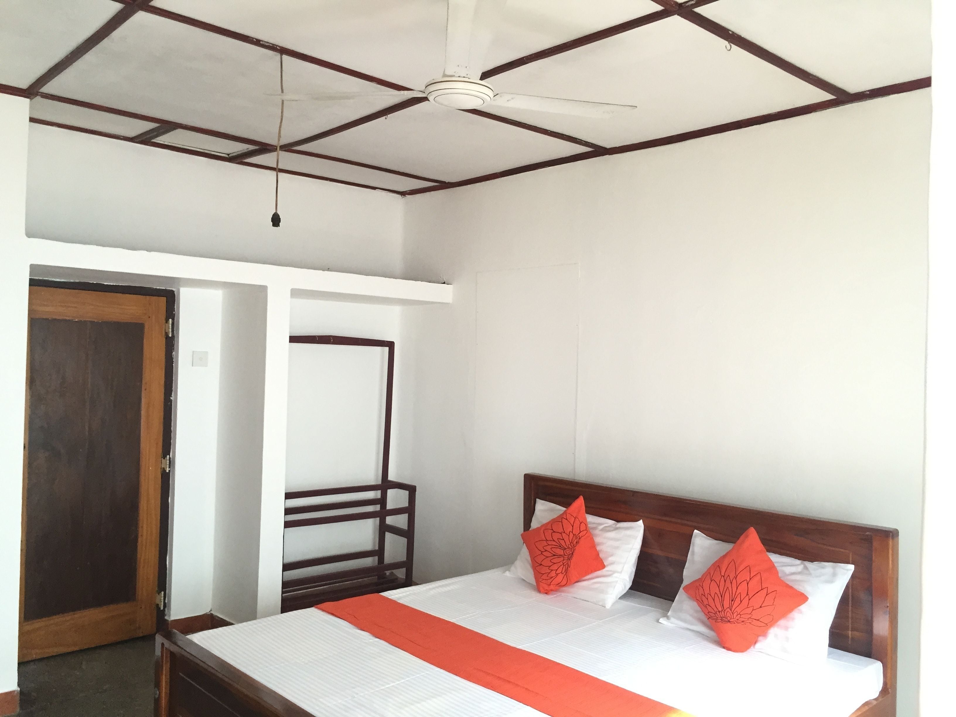 1 habitación, tabla de planchar con plancha, wifi gratis y ropa de cama 