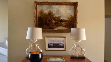 Check-in/check-out kiosk