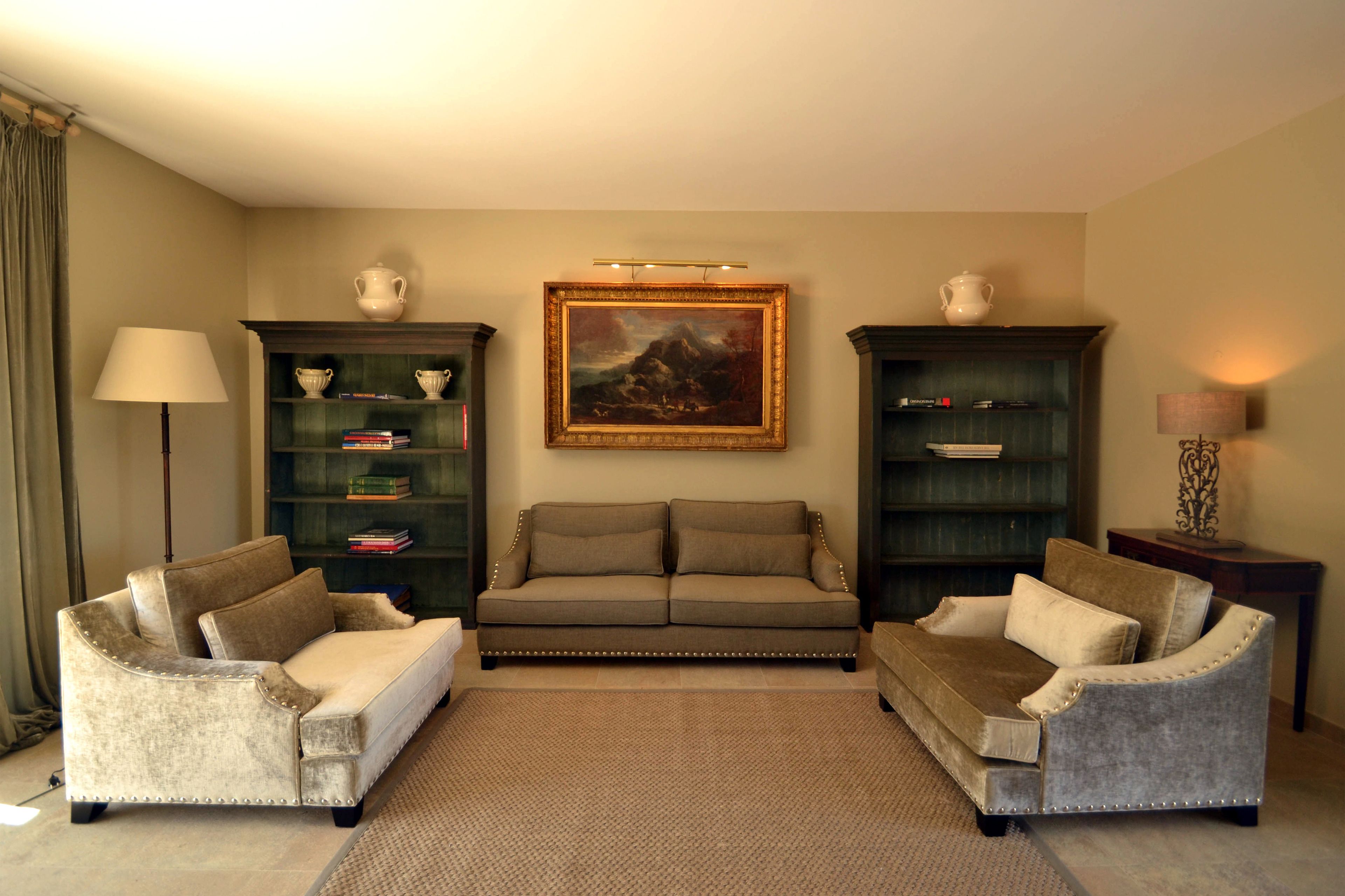 Check-in/check-out kiosk