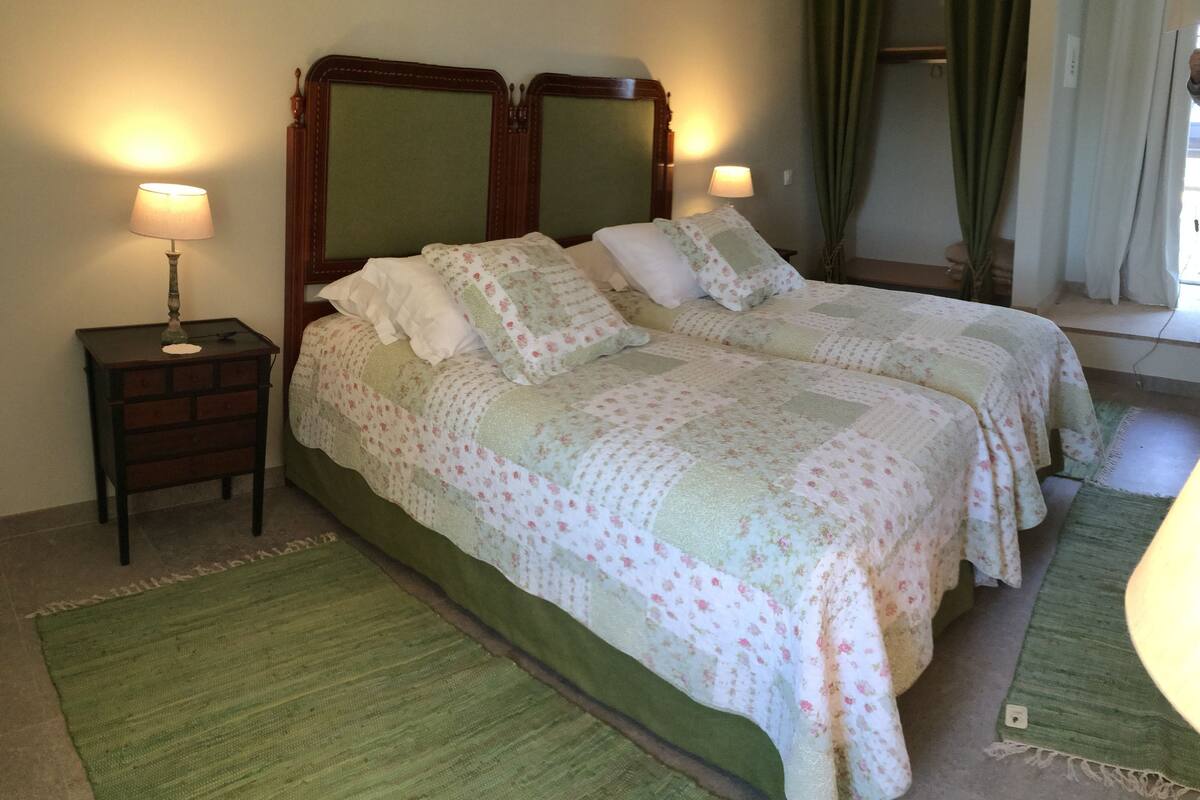 Kamar Double | Setrika/meja setrika dan tempat tidur bayi (biaya tambahan)