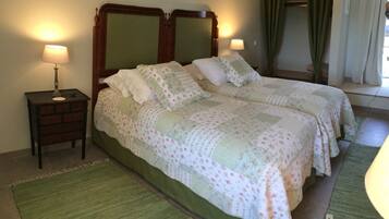 Double Room | Iron/ironing board, cots/infant beds, rollaway beds, free WiFi