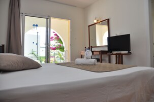 Habitación familiar (Superior) | Caja fuerte, sistema de insonorización, ropa de cama