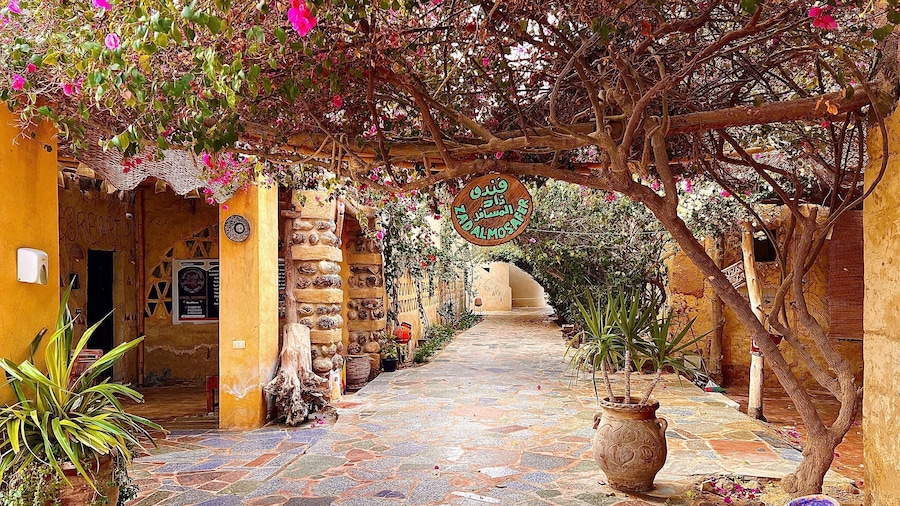 Zad Elmosafer Guest House