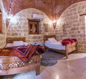 Classic Studio Suite | Individually decorated, individually furnished, bed sheets - Zad Elmosafer Guest House (Yusuf as-Sidiq)