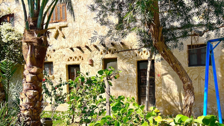 Zad Elmosafer Guest House