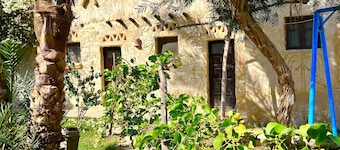 Zad Elmosafer Guest House
