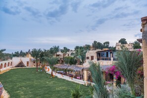 Garden view - Zad Elmosafer Guest House (Yusuf as-Sidiq)