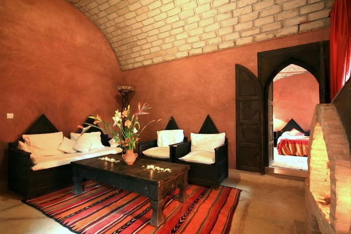 Suite, 2 Bedrooms | Living room