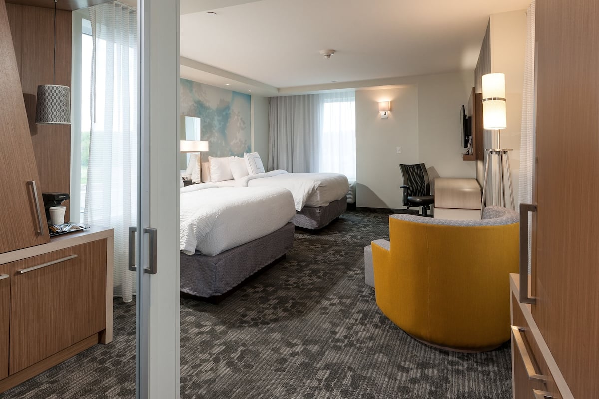 hypo-allergenic bedding, desk, iron/ironing board, free wifi