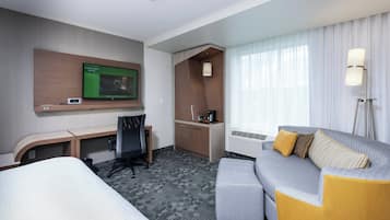 Hypo-allergenic bedding, desk, iron/ironing board, free WiFi