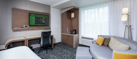 Hypo-allergenic bedding, desk, iron/ironing board, free WiFi