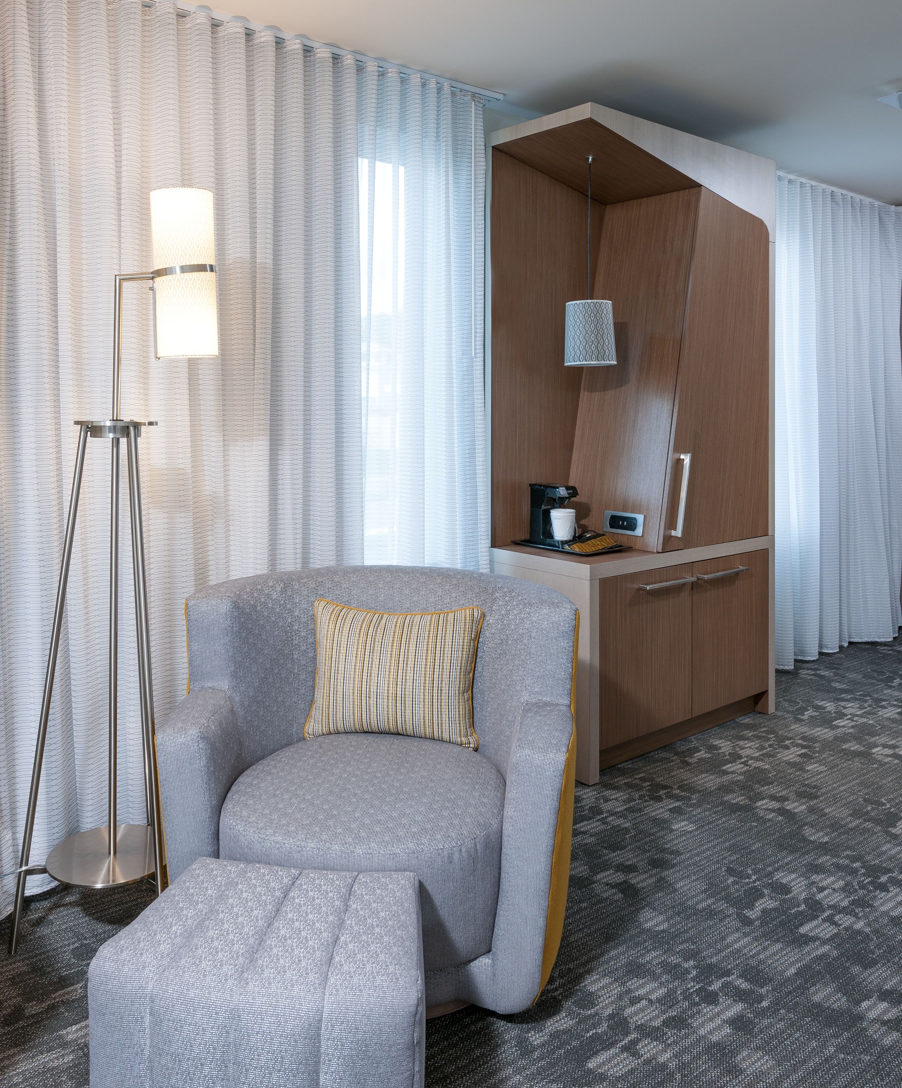 hypo-allergenic bedding, desk, iron/ironing board, free wifi