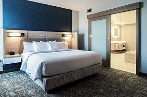 Suíte, 1 quarto | Roupas de cama antialérgicas, individualmente decorados