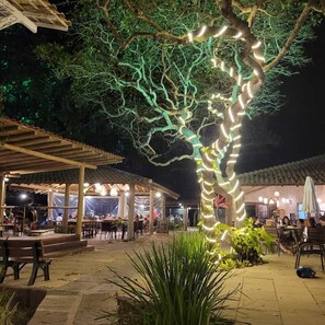 Outdoor dining - Aquarela Praia Hotel (Porto Seguro)