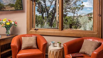 Habitación Deluxe, 1 habitación, con acceso para personas discapacitadas (Santa Fe, 1 King Bed) | Ropa de cama de alta calidad y espacio para trabajar con laptop