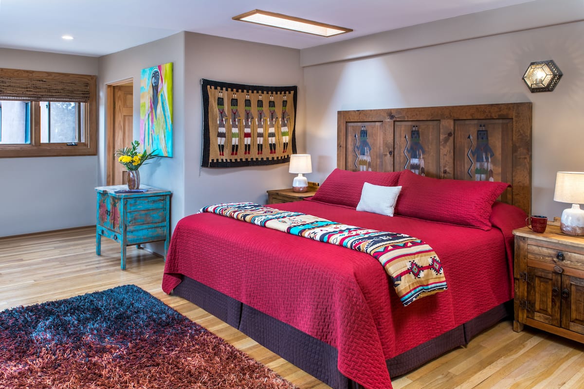 デラックス ルーム 1 ベッドルーム バリアフリー マウンテンビュー (Santa Fe, 1 King Bed) | 高級寝具、ノートパソコン用作業スペース、アイロン / アイロン台、WiFi (無料)