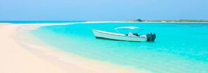 Beach nearby, white sand - Posada Acuario (Los Roques)