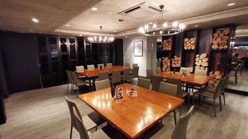 2 restaurants, breakfast, lunch, dinner served; local cuisine