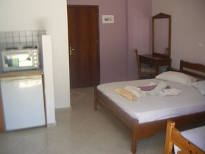 Soundproofing, iron/ironing board, free cribs/infant beds, free WiFi - Climbing House (Kalymnos)