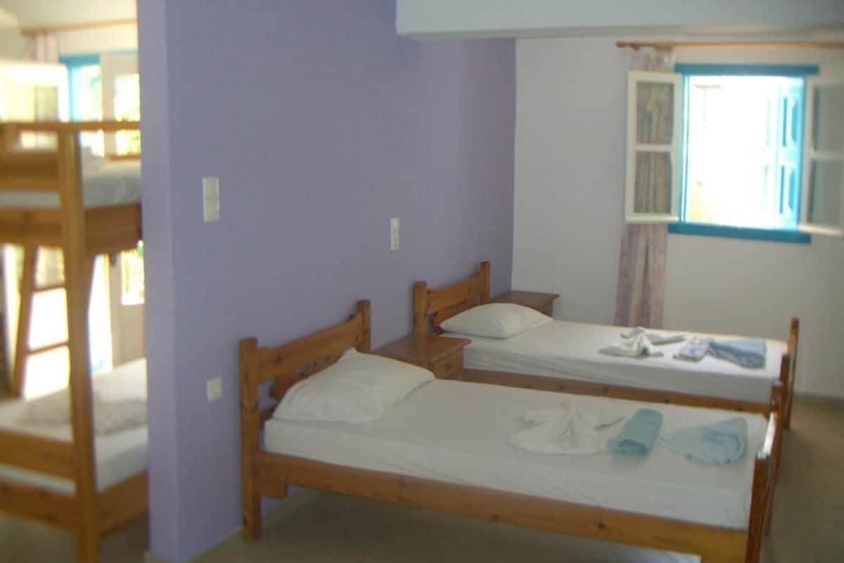 Studio (4 Adults)