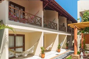 Standard-Doppel- oder -Zweibettzimmer, Gartenblick | Minibar, Zimmersafe, Schreibtisch, Verdunkelungsvorhänge