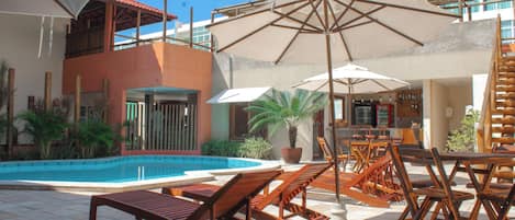 Outdoor pool, pool loungers