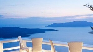 Balcony - Thireas Hotel (Santorini)