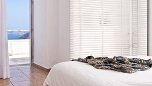 Room - Thireas Hotel (Santorini)