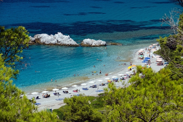 Bureau, lit de bébé (gratuit), accès au Wi-Fi (inclus), literie fournie