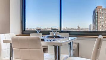 Apartemen Mewah, 1 kamar tidur | Makan di kamar