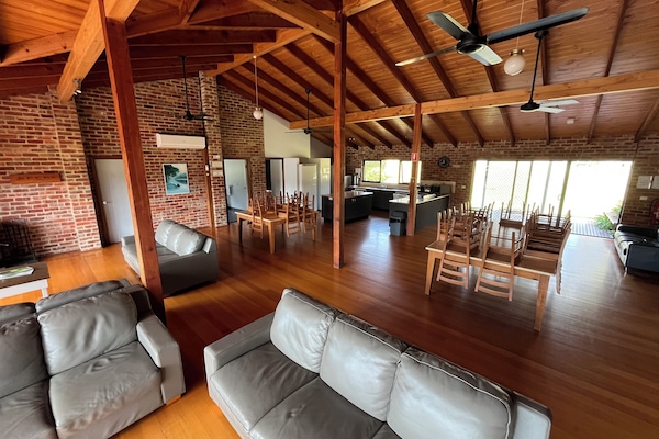 Group Lodge (4 Queen, 2 Single and 5 Bunk Bed), 4 Bedrooms, Pool View | Living area