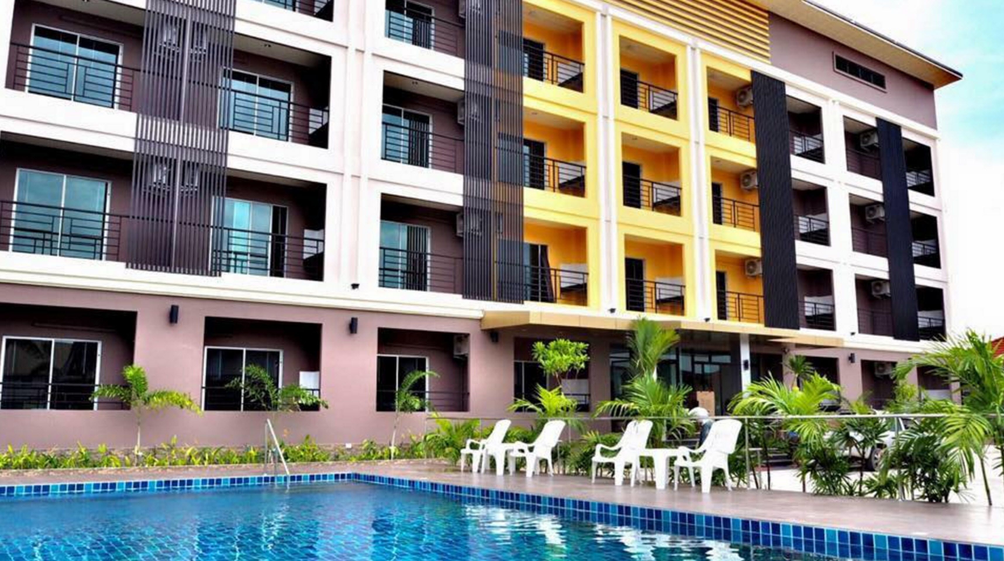 Outdoor pool, sun loungers