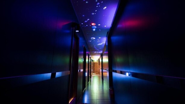 A hallway with a starry ceiling and a view of the night sky. - Kenting Starry Sky - Space Capsule (Hengchun)