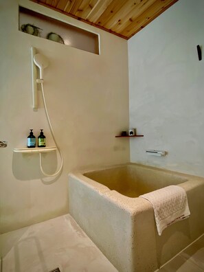 Bathroom - The Deer Head Inn (Hengchun)